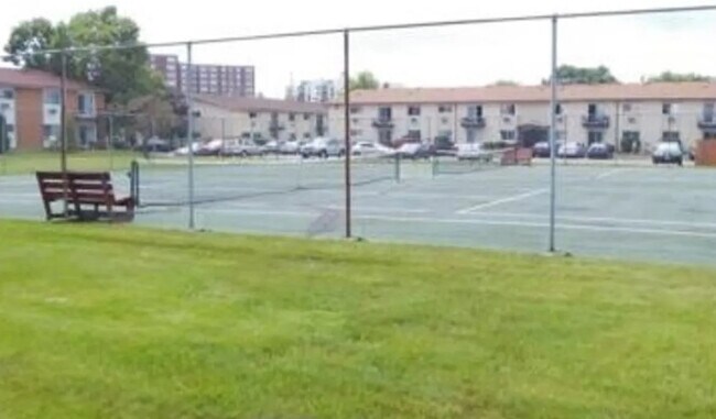 Foto del edificio - 8828 N Leslie Ln
