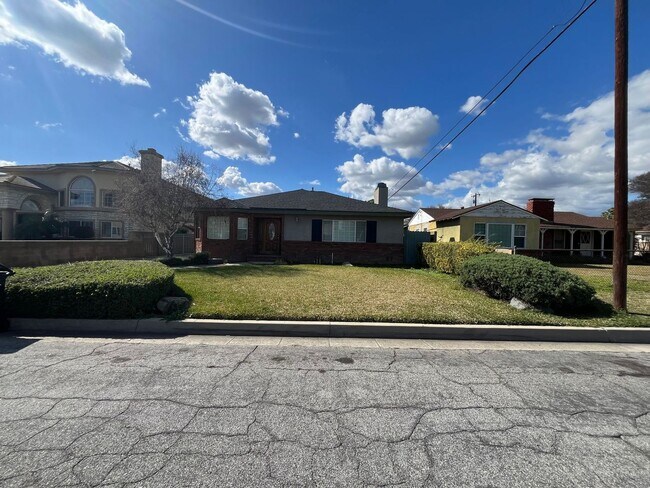 Building Photo - HOUSE FOR LEASE