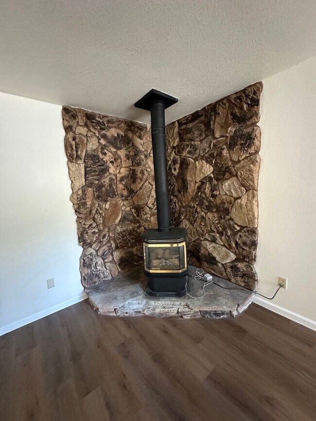 Building Photo - Al Tahoe 3 Bedroom Home with Garage, Just ...