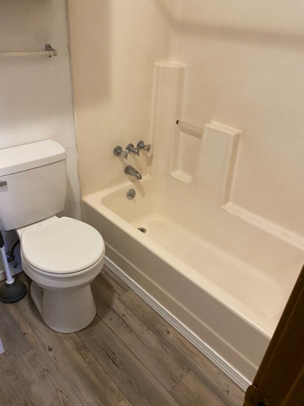 1315 N Twin City Hwy Unit 55, Nederland, TX 77627 Room for Rent in