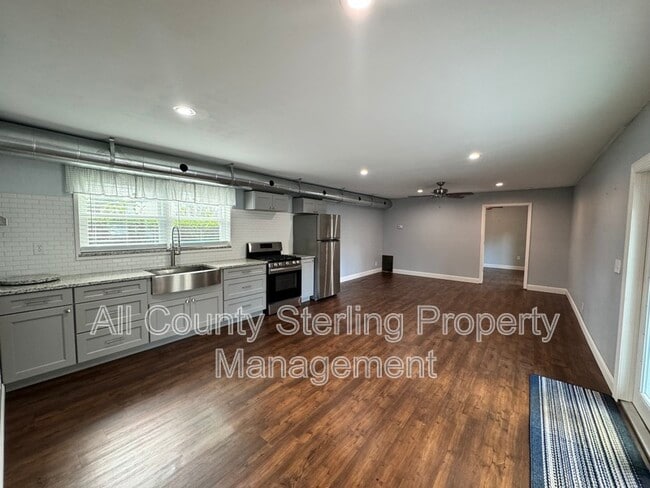 Building Photo - 8732 Us Highway 90