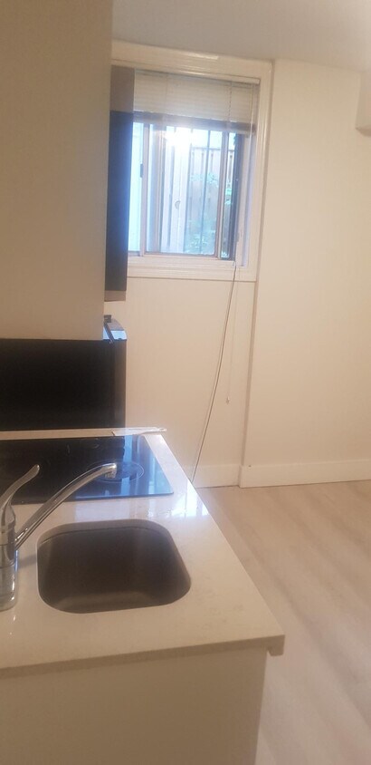 Photo du bâtiment - Studio Apartment for Rent
