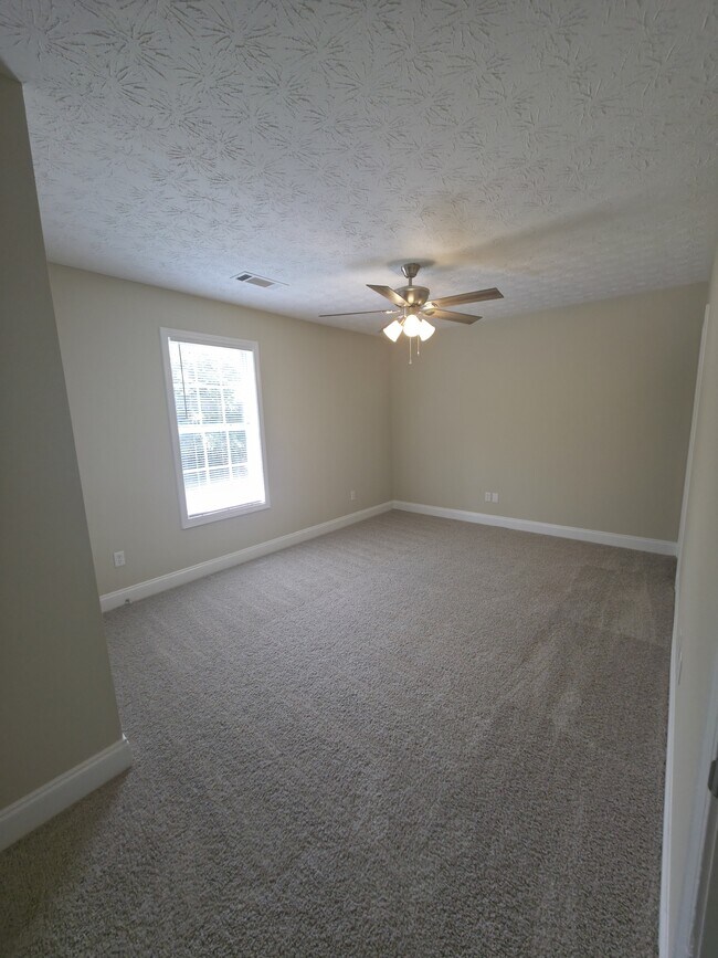 Foto del edificio - 187 Westchester Cir