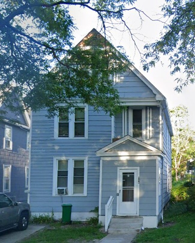 Building Photo - 446 Pierce St NE