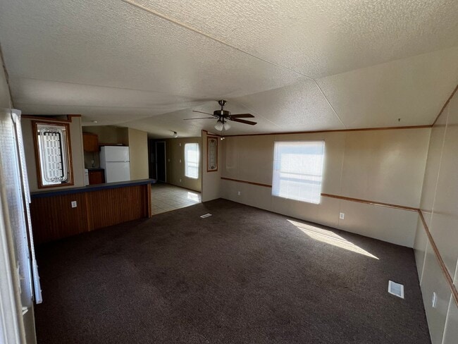 Building Photo - 3 Bedroom-2Bath located near CAFB