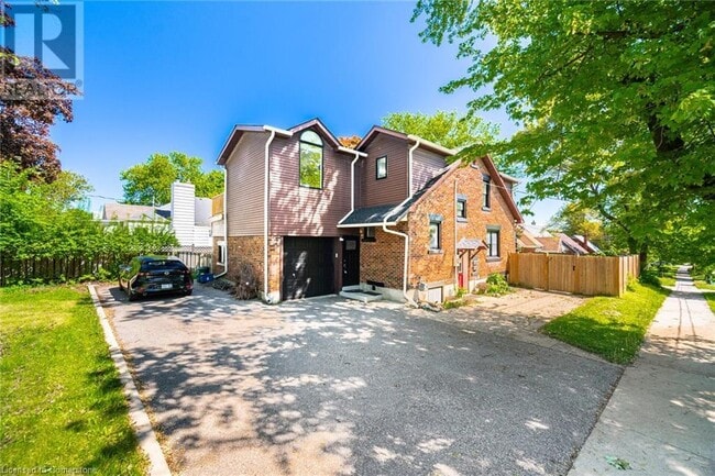 Building Photo - 64 Sheldon Ave N