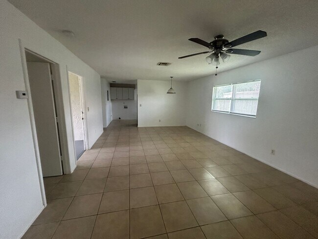 Building Photo - Spacious 2/2  off Del Prado Blvd