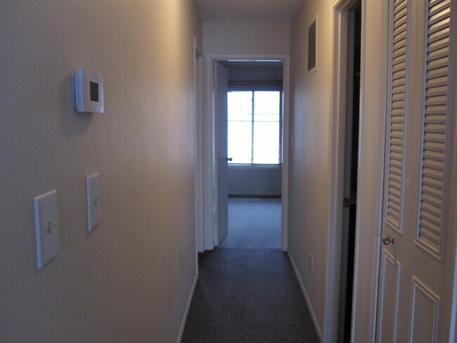 Foto del edificio - 820 Cliffs Dr