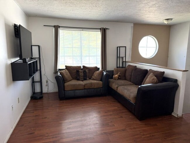 Building Photo - 1385 Suncrest Ct