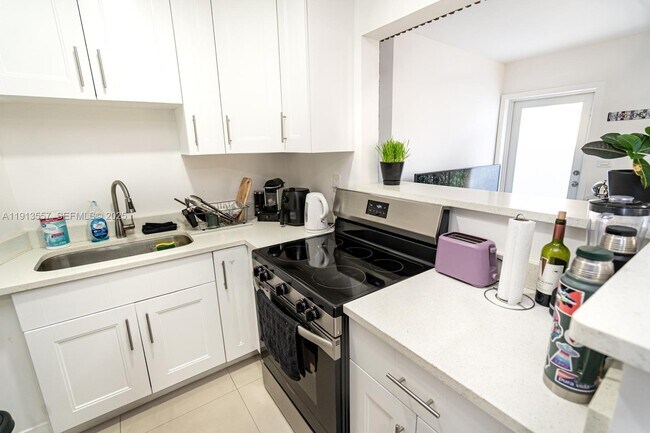 Foto del edificio - 2388 NE 173rd St