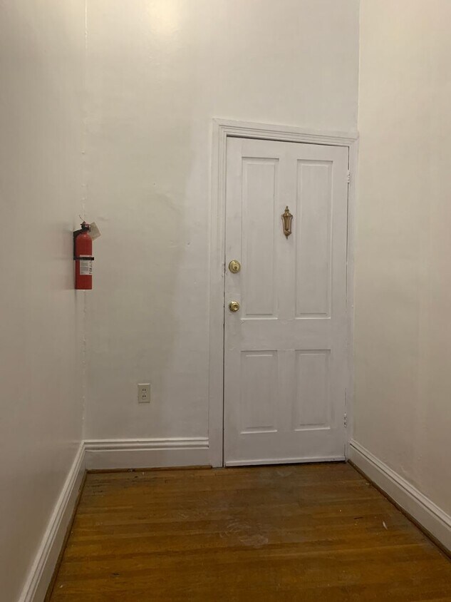 Foto del edificio - 2 Bedroom 2nd Floor Apartment Close to YMCA York City SD