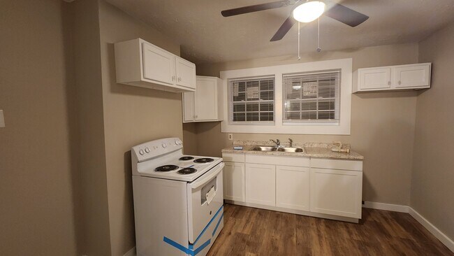 Foto del edificio - 1614 Brown Ave