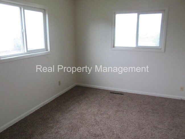 Building Photo - A 4 Bed, 2 Bath House, Available in Novemb...