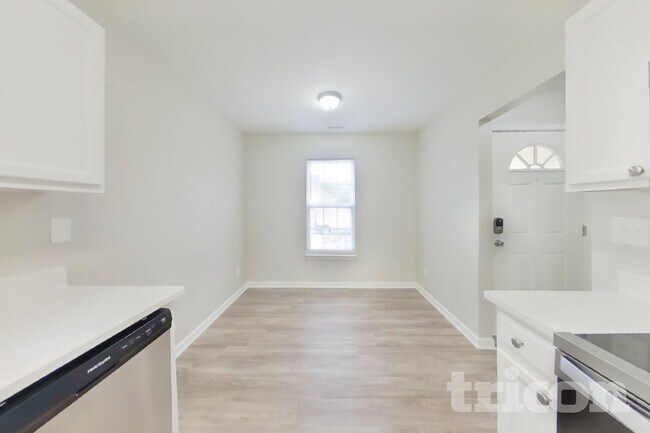 Foto del edificio - 10203 Green Hedge Ave