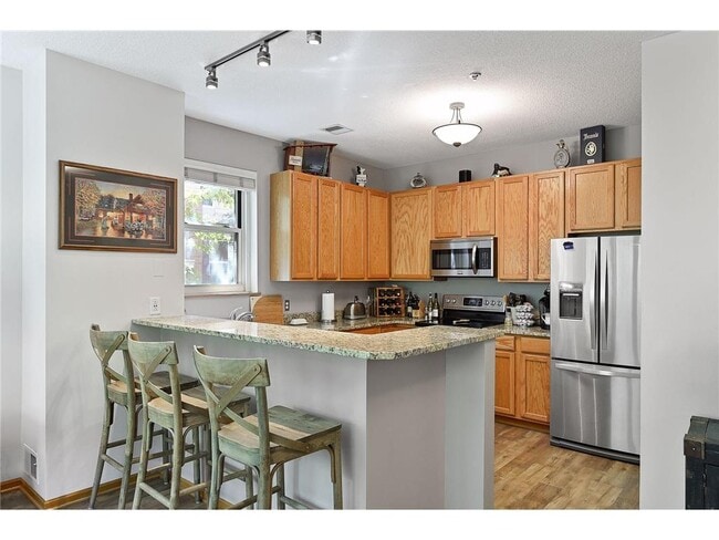 Building Photo - 660 N 2nd St