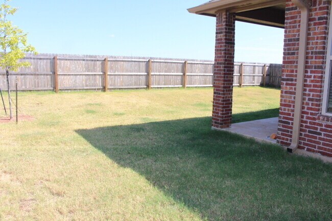 Building Photo - Beautiful home in West Hills, Lawton home ...