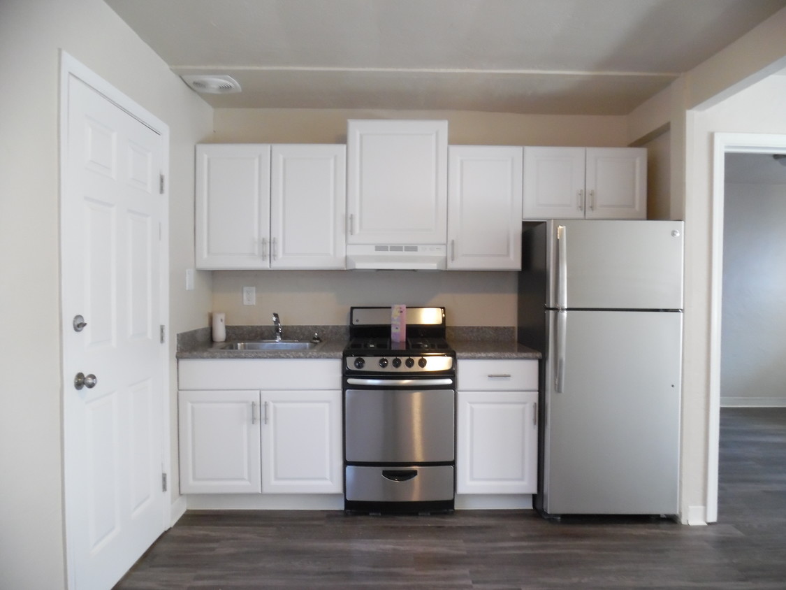 Upgraded Kitchen(select units) - Ashland Manor