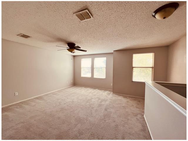 Foto del edificio - 909 Willow Tree Dr