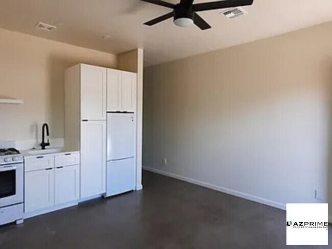 Building Photo - Lovely Home