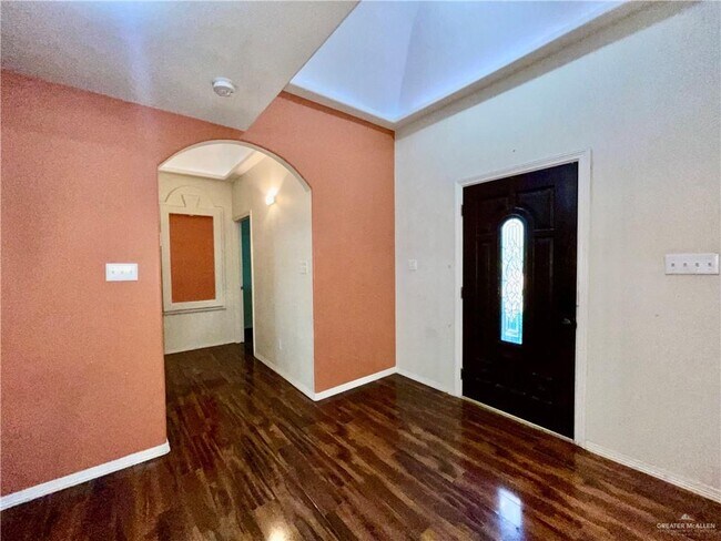Building Photo - 1368 Garden Dr