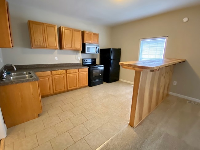 Building Photo - Spacious 1 bed / 1 bath home with great fe...