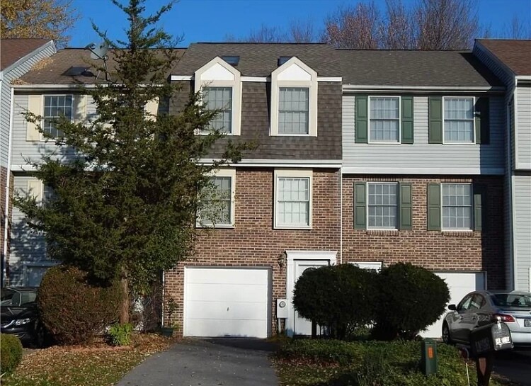 Foto principal - 4365 Heritage Dr