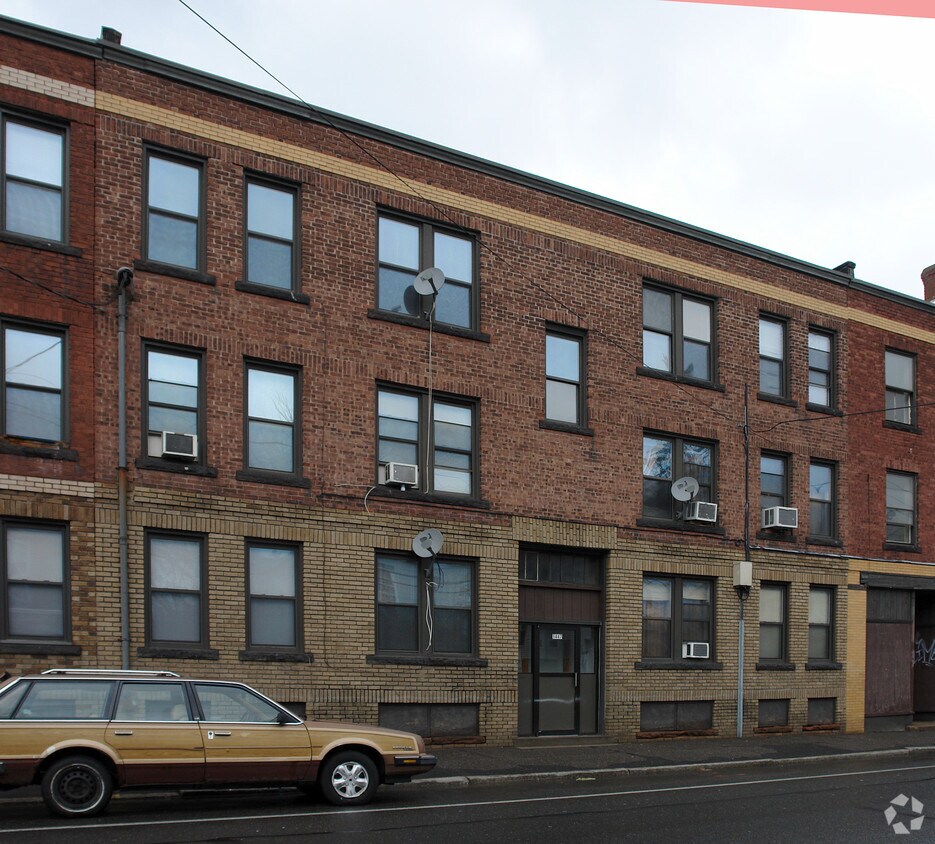 1447 Dwight St, Holyoke, MA 01040 Apartments in Holyoke, MA