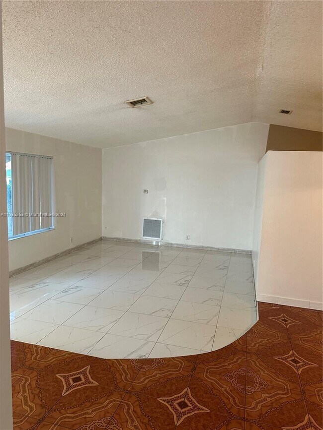 Foto del edificio - 5551 SW 7th Pl