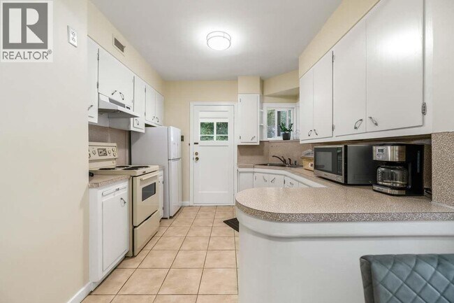 Photo du bâtiment - 2075 E 44th Ave