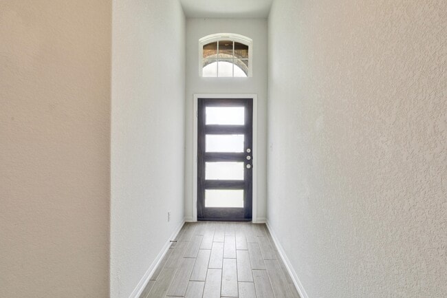 Foto del edificio - 211 Short Leaf Dr