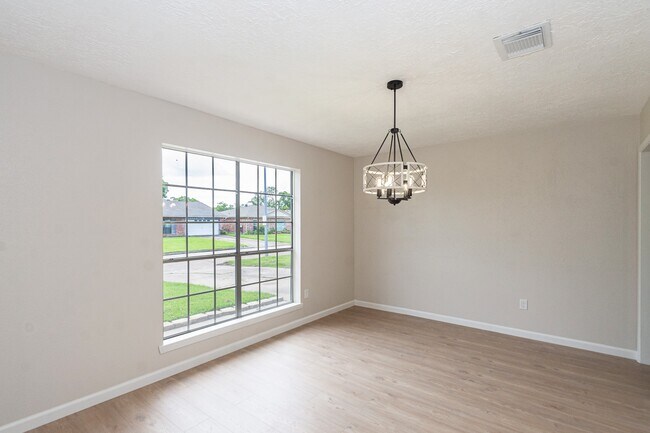 Foto del edificio - 16911 Bougainvilla Ln