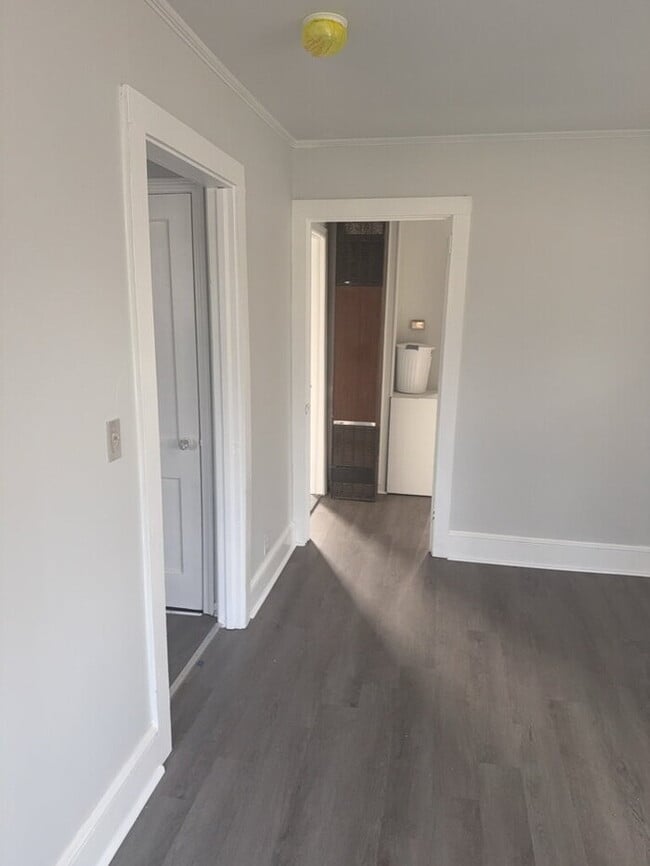Building Photo - 420 Sims St