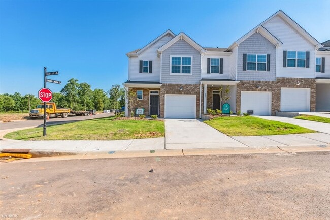 Building Photo - 3 br, 2.5 bath Townhome - 233 Red Tail Way