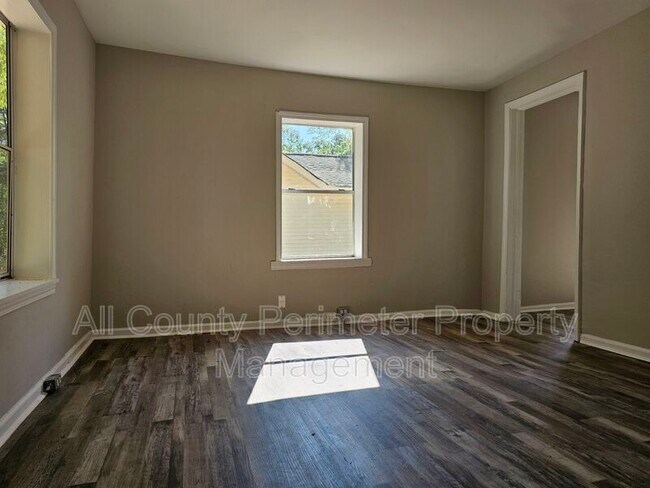 Building Photo - 534 County Rd Private