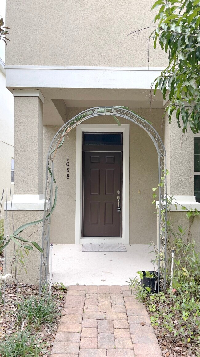 Building Photo - 1088 Avila Ln