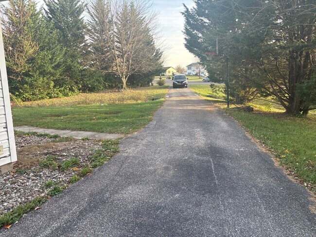 Building Photo - Available Now! 3 Bedroom House on a Cul de...