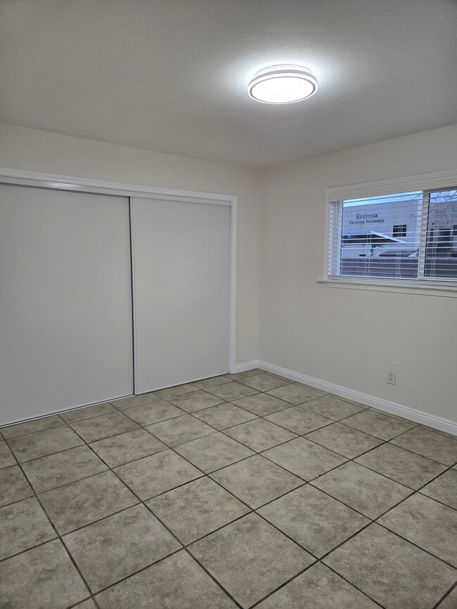Building Photo - 2795 Conejo Dr