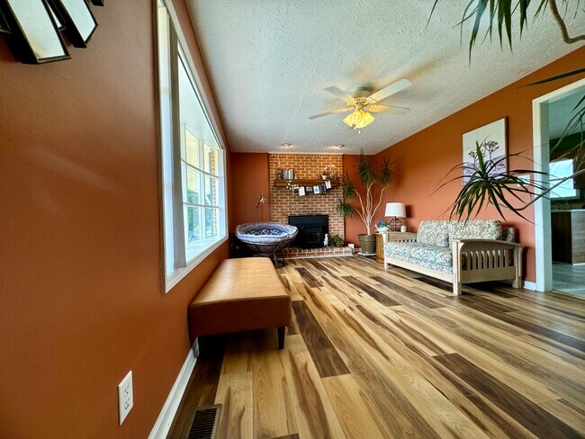 Foto del edificio - 1301 Chrisman Mill Rd