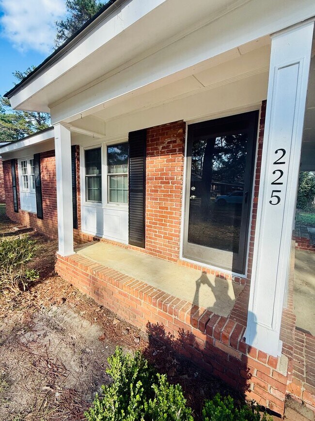 Building Photo - 225 Woodland Trail