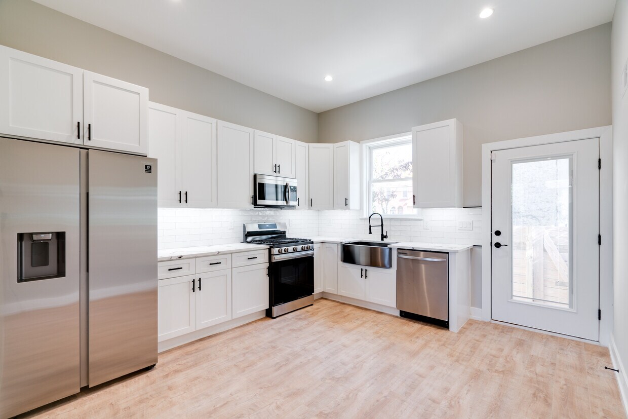 Foto principal - 2213 N Waterloo St
