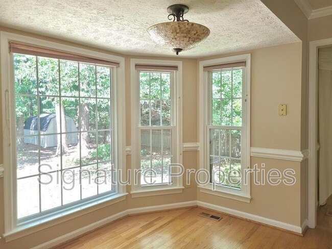 Building Photo - 112 Elm Lake Way
