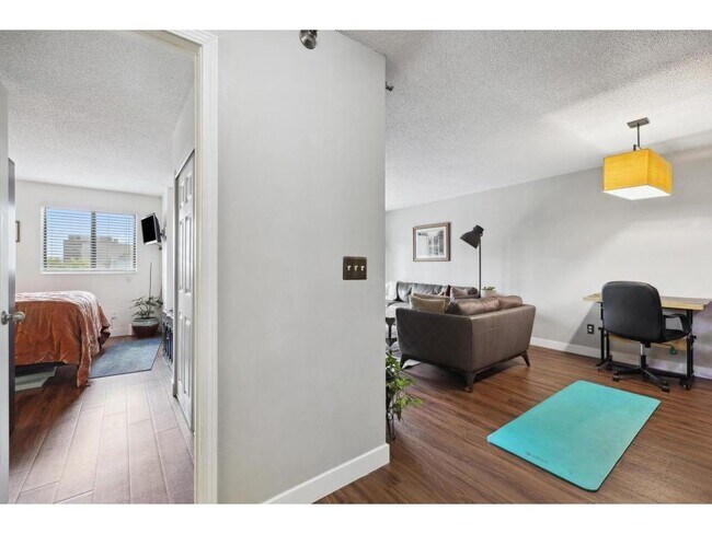 Building Photo - 78 10th St E