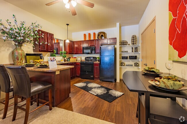 2BA, 2HAB - Cocina - The Greens at Coffee Creek