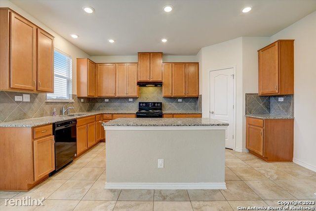Foto del edificio - 4 br, 3 bath House - 321 Landmark Run