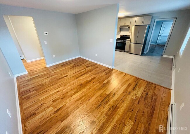 Foto del edificio - 352 Keene St