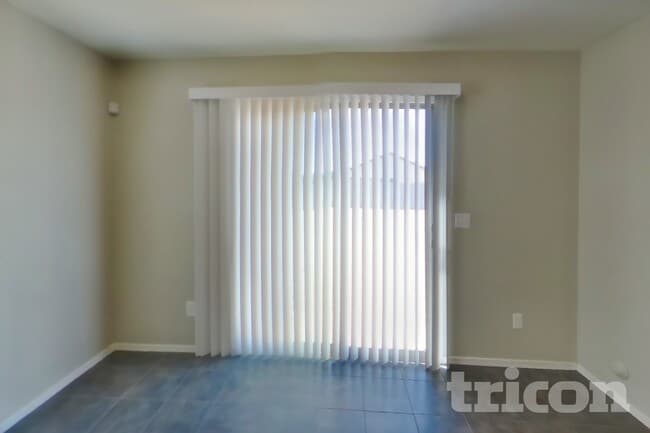 Building Photo - 13301 E Primrose Ln