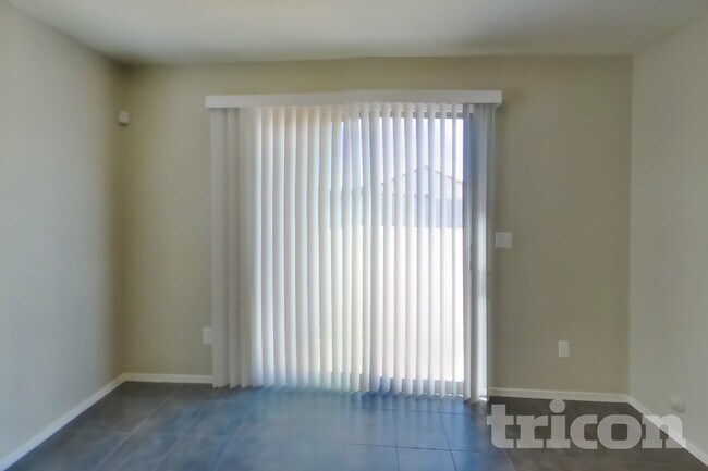 Foto del edificio - 13301 E Primrose Ln
