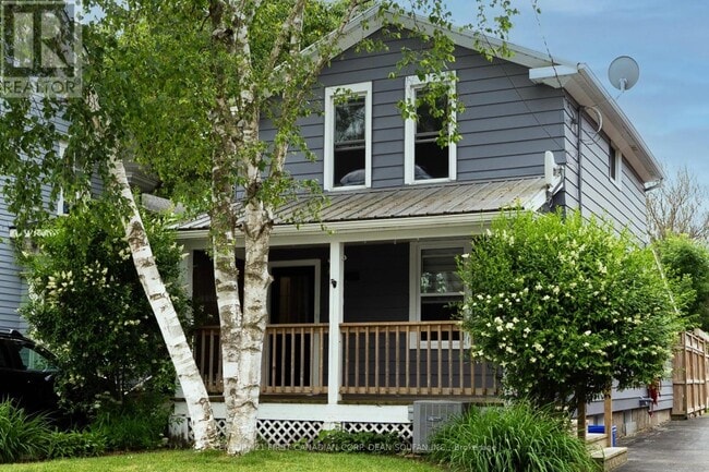 Building Photo - 326 Smith St