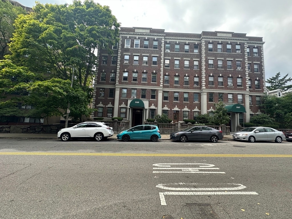 Primary Photo - 249 Chestnut Hill Ave