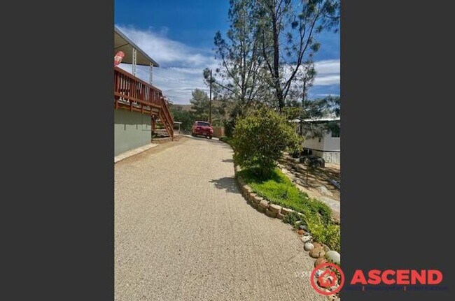 Foto del edificio - 125 Sargent Ln